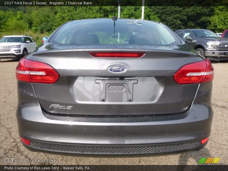 Magnetic / Charcoal Black 2017 Ford Focus S Sedan
