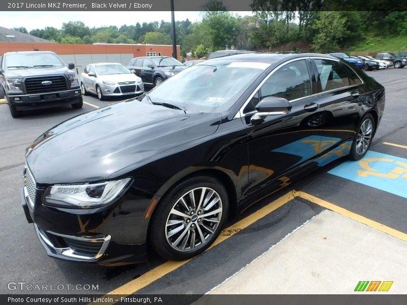 Front 3/4 View of 2017 MKZ Premier