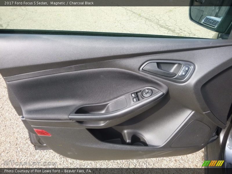 Magnetic / Charcoal Black 2017 Ford Focus S Sedan