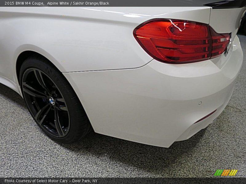 Alpine White / Sakhir Orange/Black 2015 BMW M4 Coupe