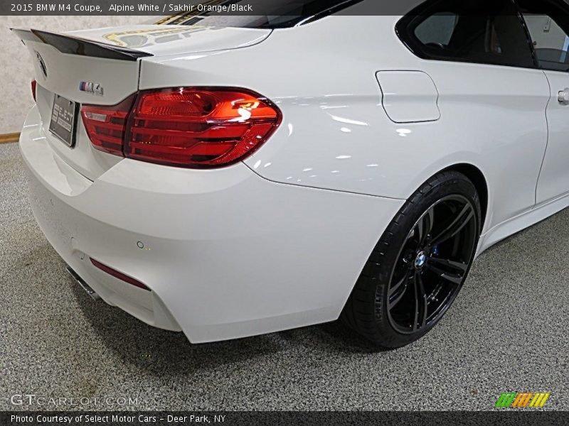 Alpine White / Sakhir Orange/Black 2015 BMW M4 Coupe