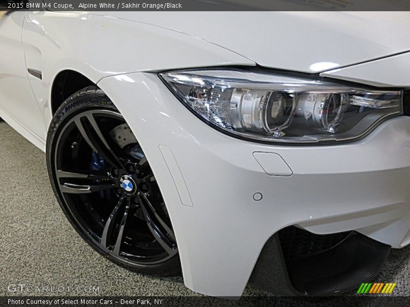 Alpine White / Sakhir Orange/Black 2015 BMW M4 Coupe