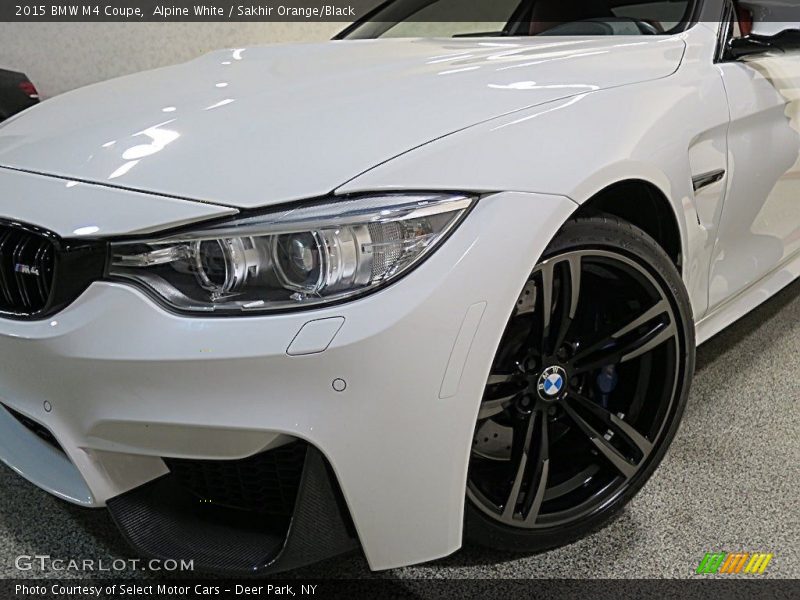 Alpine White / Sakhir Orange/Black 2015 BMW M4 Coupe