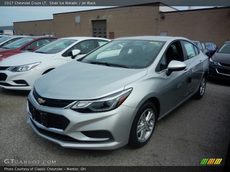 Silver Ice Metallic / Jet Black 2017 Chevrolet Cruze LT