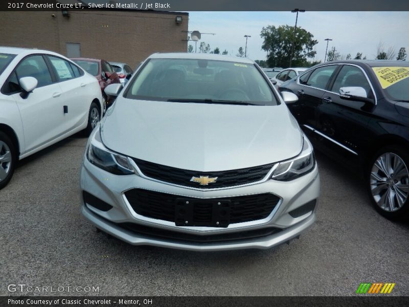 Silver Ice Metallic / Jet Black 2017 Chevrolet Cruze LT