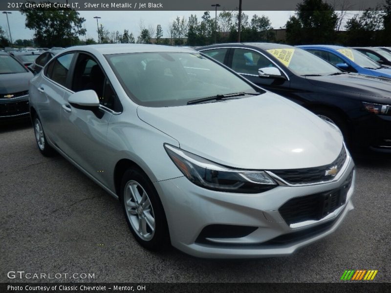 Silver Ice Metallic / Jet Black 2017 Chevrolet Cruze LT
