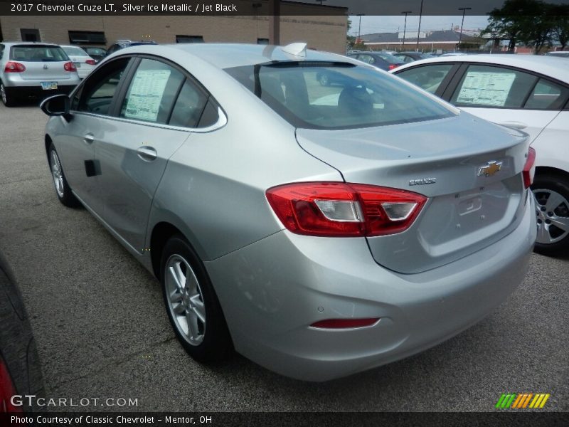 Silver Ice Metallic / Jet Black 2017 Chevrolet Cruze LT