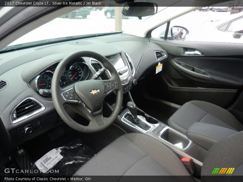 Silver Ice Metallic / Jet Black 2017 Chevrolet Cruze LT