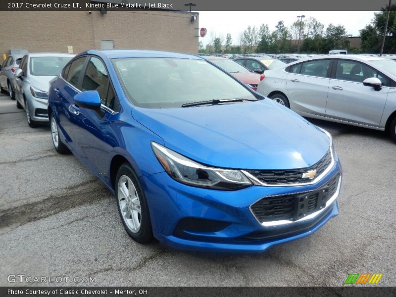 Kinetic Blue Metallic / Jet Black 2017 Chevrolet Cruze LT