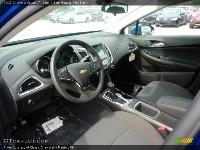 Kinetic Blue Metallic / Jet Black 2017 Chevrolet Cruze LT