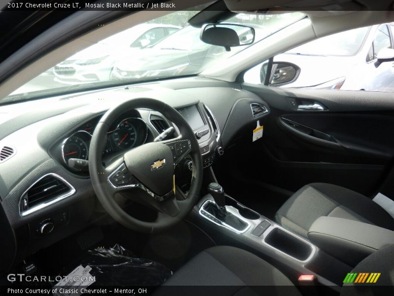 Mosaic Black Metallic / Jet Black 2017 Chevrolet Cruze LT