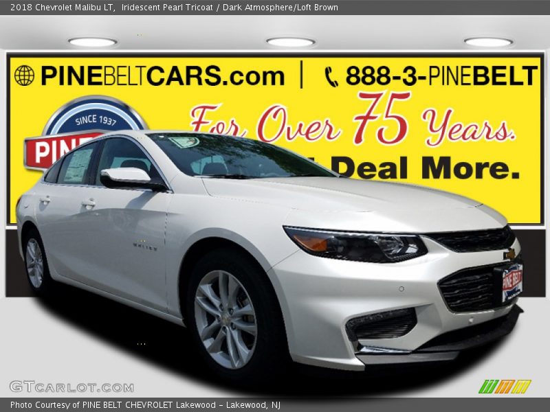 Iridescent Pearl Tricoat / Dark Atmosphere/Loft Brown 2018 Chevrolet Malibu LT