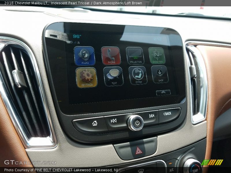 Iridescent Pearl Tricoat / Dark Atmosphere/Loft Brown 2018 Chevrolet Malibu LT