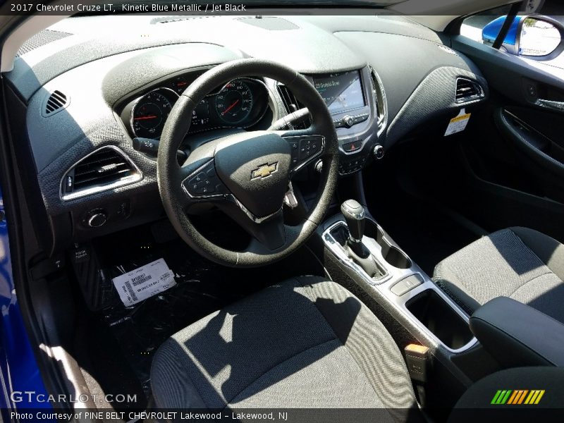 Kinetic Blue Metallic / Jet Black 2017 Chevrolet Cruze LT