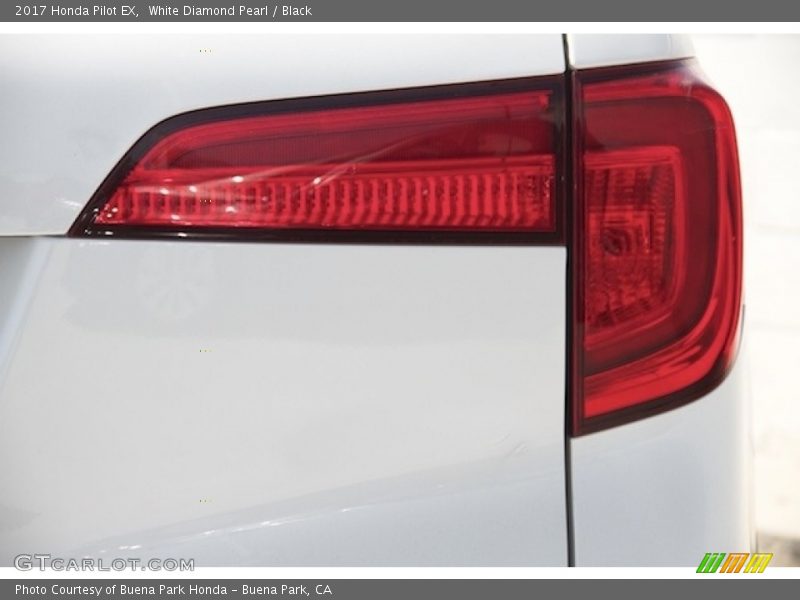 White Diamond Pearl / Black 2017 Honda Pilot EX