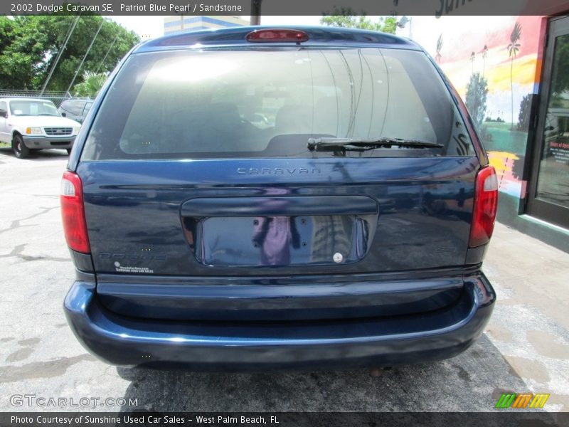 Patriot Blue Pearl / Sandstone 2002 Dodge Caravan SE