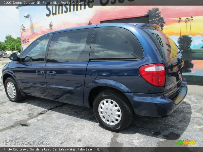 Patriot Blue Pearl / Sandstone 2002 Dodge Caravan SE