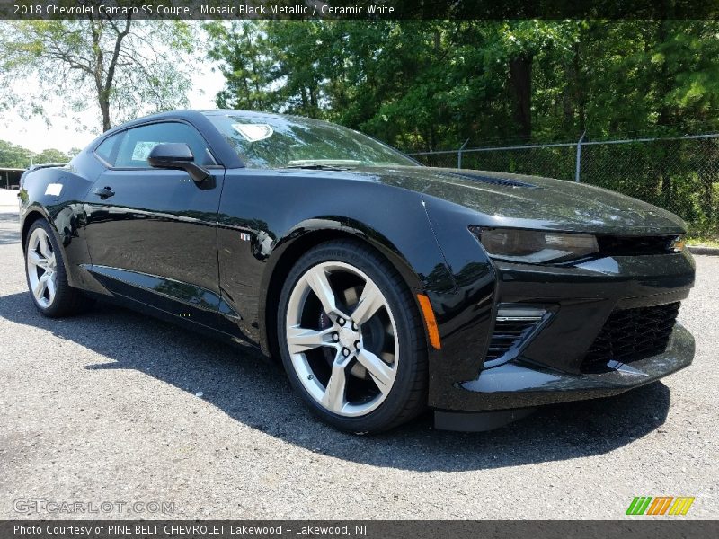 Front 3/4 View of 2018 Camaro SS Coupe