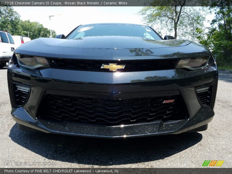 Mosaic Black Metallic / Ceramic White 2018 Chevrolet Camaro SS Coupe