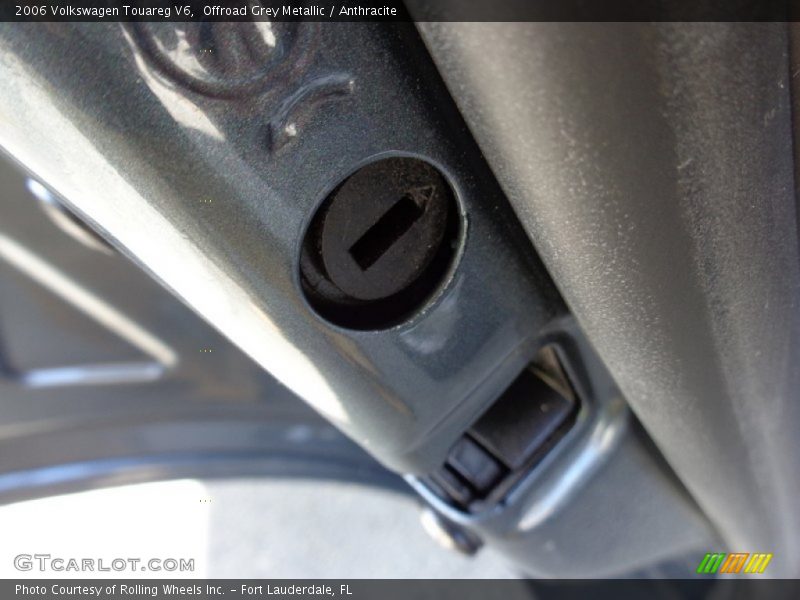 Offroad Grey Metallic / Anthracite 2006 Volkswagen Touareg V6