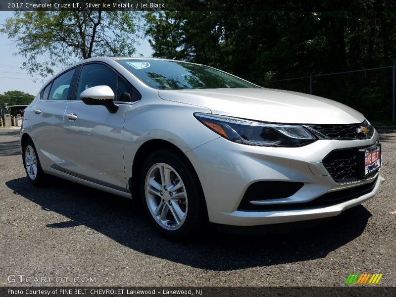 Silver Ice Metallic / Jet Black 2017 Chevrolet Cruze LT