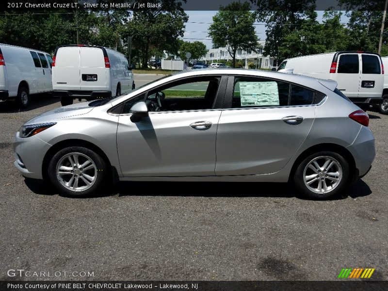 Silver Ice Metallic / Jet Black 2017 Chevrolet Cruze LT