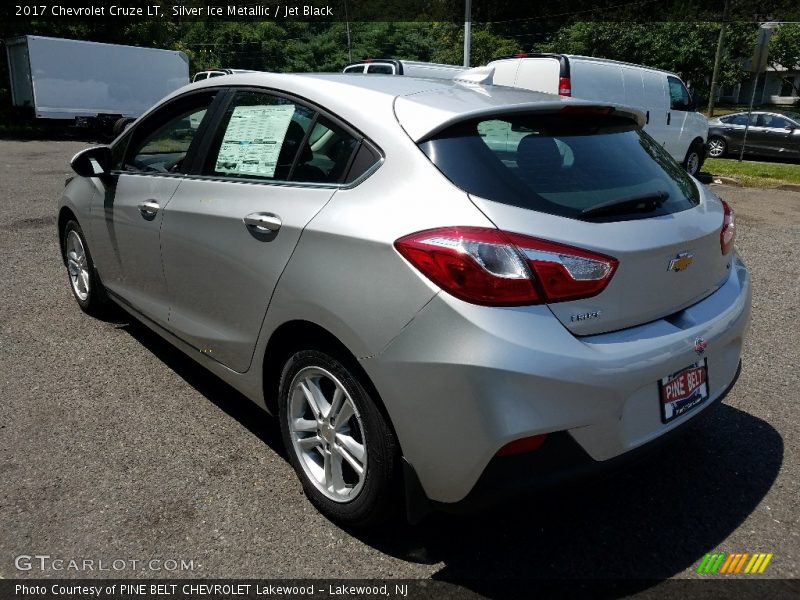 Silver Ice Metallic / Jet Black 2017 Chevrolet Cruze LT