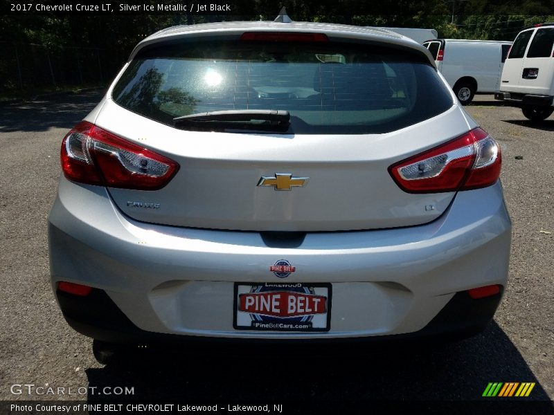Silver Ice Metallic / Jet Black 2017 Chevrolet Cruze LT