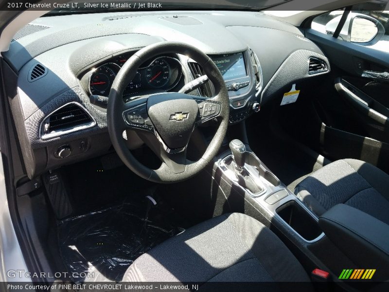 Silver Ice Metallic / Jet Black 2017 Chevrolet Cruze LT