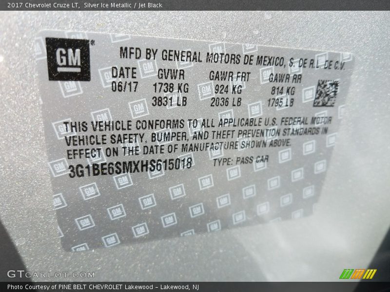 Silver Ice Metallic / Jet Black 2017 Chevrolet Cruze LT
