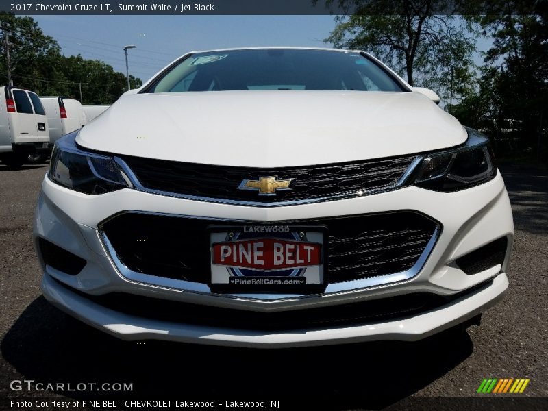 Summit White / Jet Black 2017 Chevrolet Cruze LT