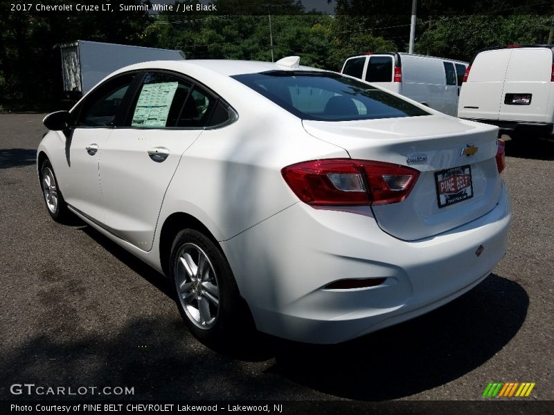 Summit White / Jet Black 2017 Chevrolet Cruze LT