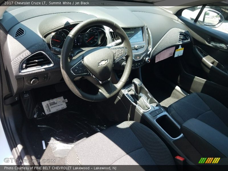 Summit White / Jet Black 2017 Chevrolet Cruze LT