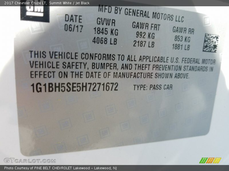 Summit White / Jet Black 2017 Chevrolet Cruze LT