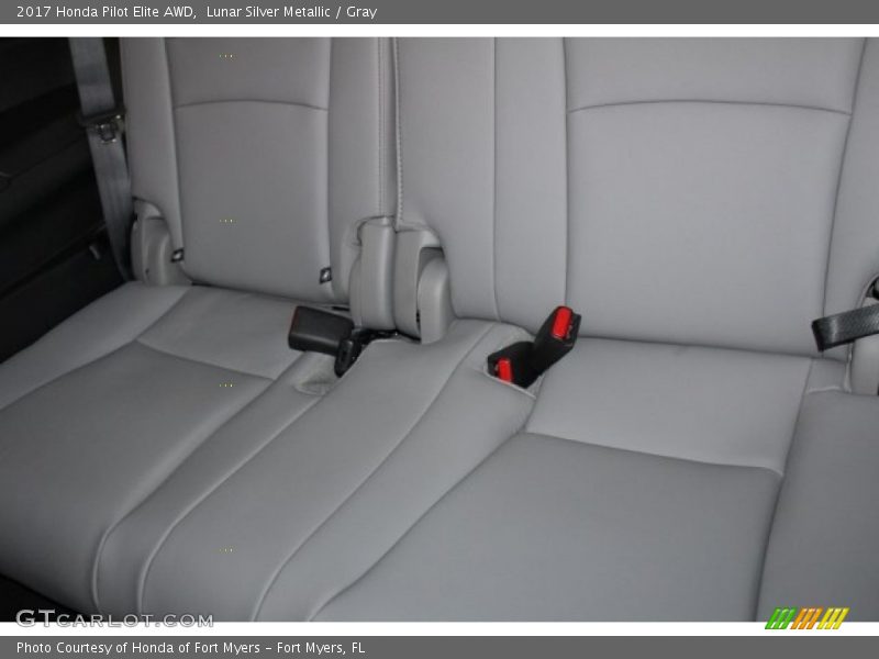Lunar Silver Metallic / Gray 2017 Honda Pilot Elite AWD