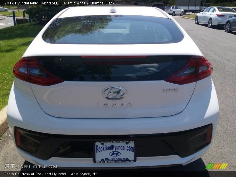 Ceramic White / Charcoal Black 2017 Hyundai Ioniq Hybrid SEL