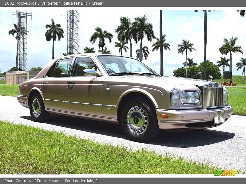 Front 3/4 View of 2002 Silver Seraph 