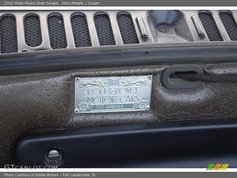 Info Tag of 2002 Silver Seraph 