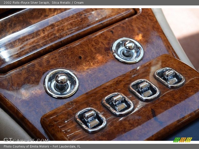 Controls of 2002 Silver Seraph 