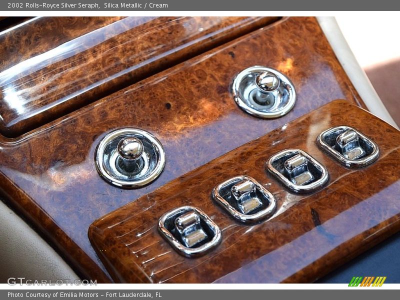 Controls of 2002 Silver Seraph 