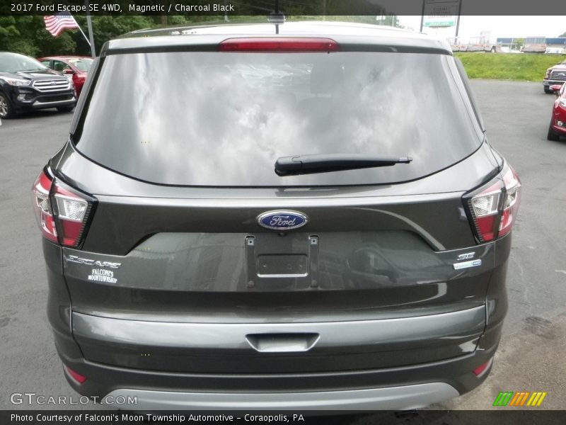 Magnetic / Charcoal Black 2017 Ford Escape SE 4WD
