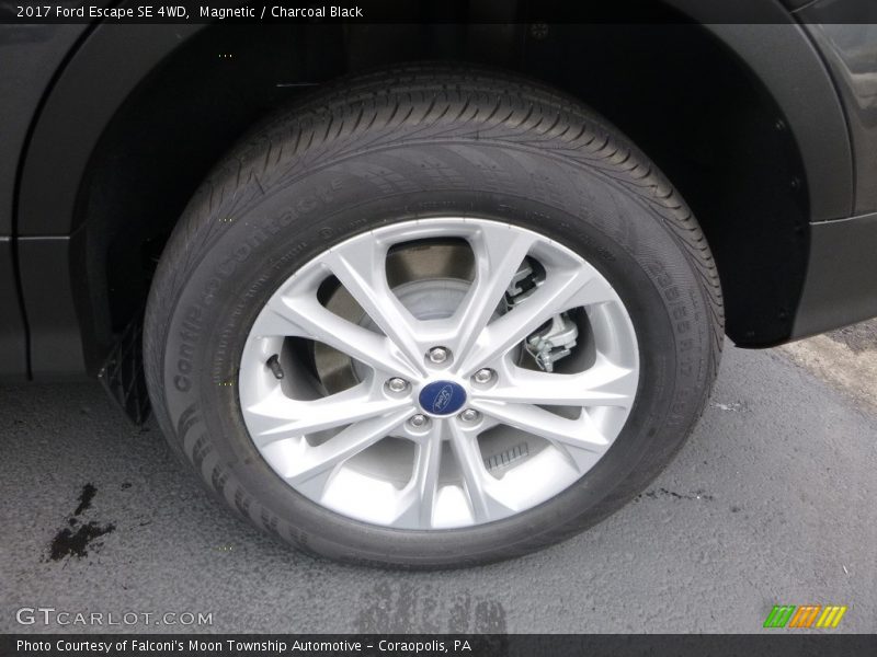 Magnetic / Charcoal Black 2017 Ford Escape SE 4WD