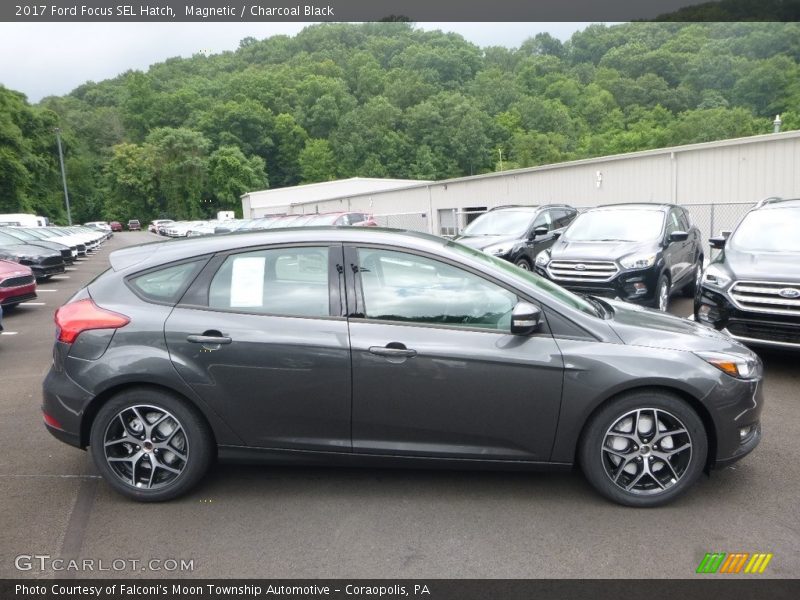 Magnetic / Charcoal Black 2017 Ford Focus SEL Hatch