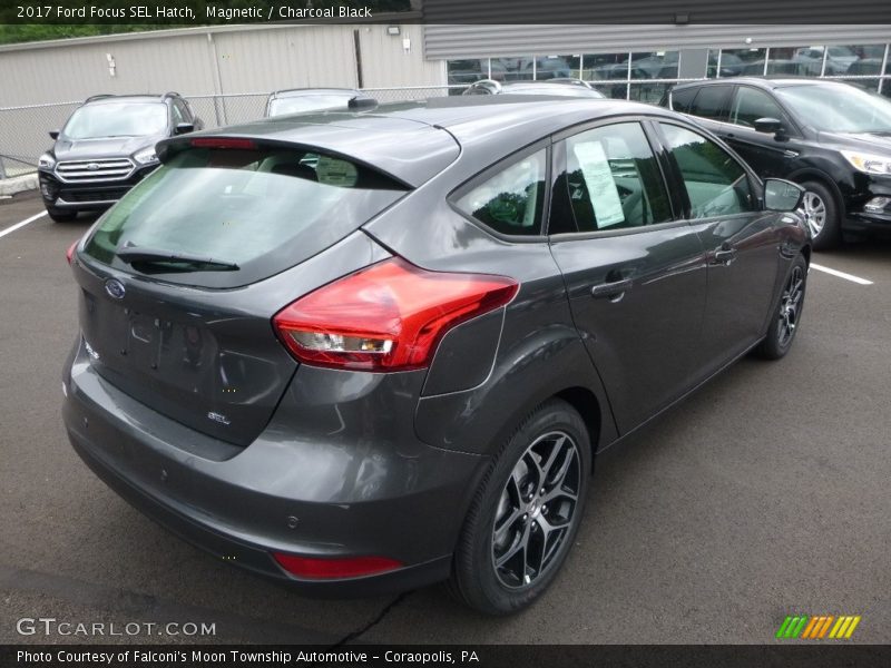 Magnetic / Charcoal Black 2017 Ford Focus SEL Hatch