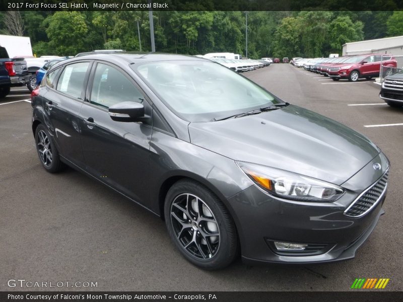 Magnetic / Charcoal Black 2017 Ford Focus SEL Hatch