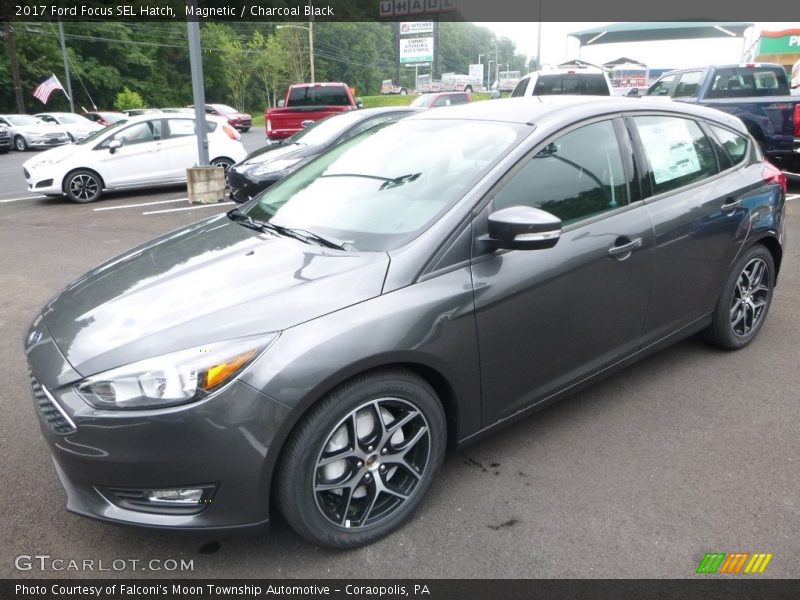 Magnetic / Charcoal Black 2017 Ford Focus SEL Hatch