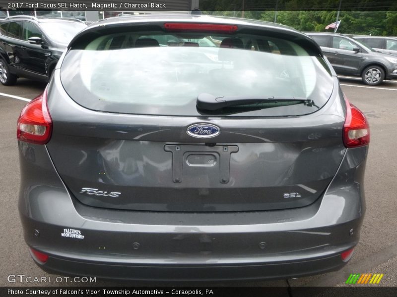 Magnetic / Charcoal Black 2017 Ford Focus SEL Hatch
