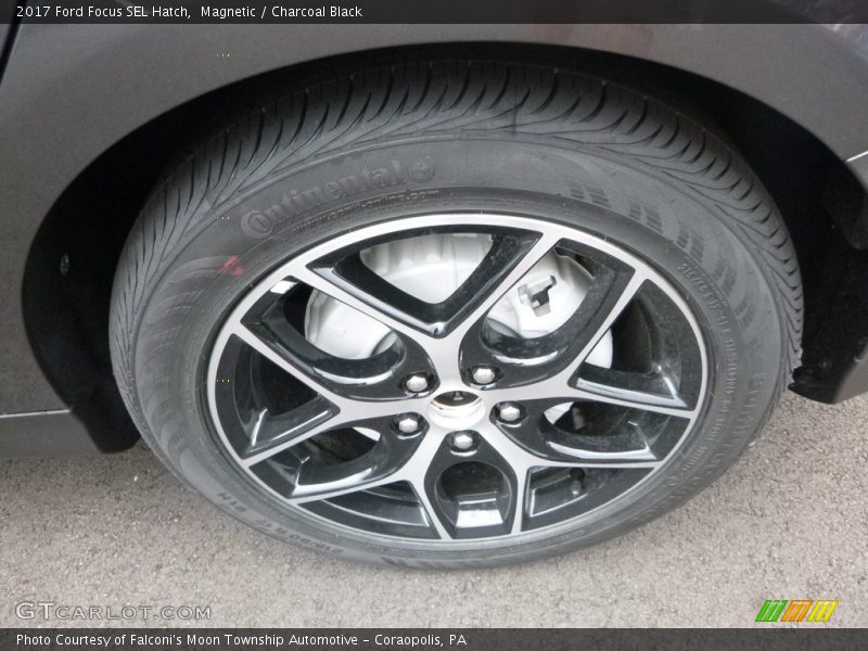 Magnetic / Charcoal Black 2017 Ford Focus SEL Hatch
