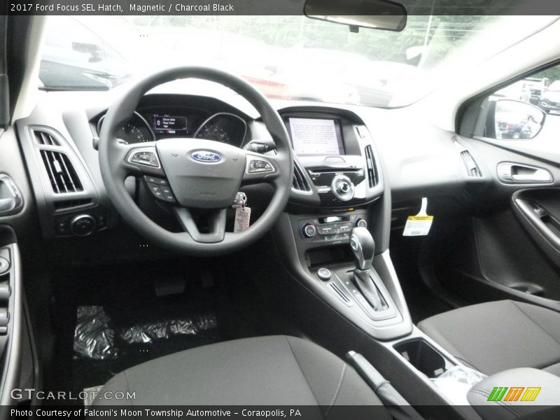 Magnetic / Charcoal Black 2017 Ford Focus SEL Hatch