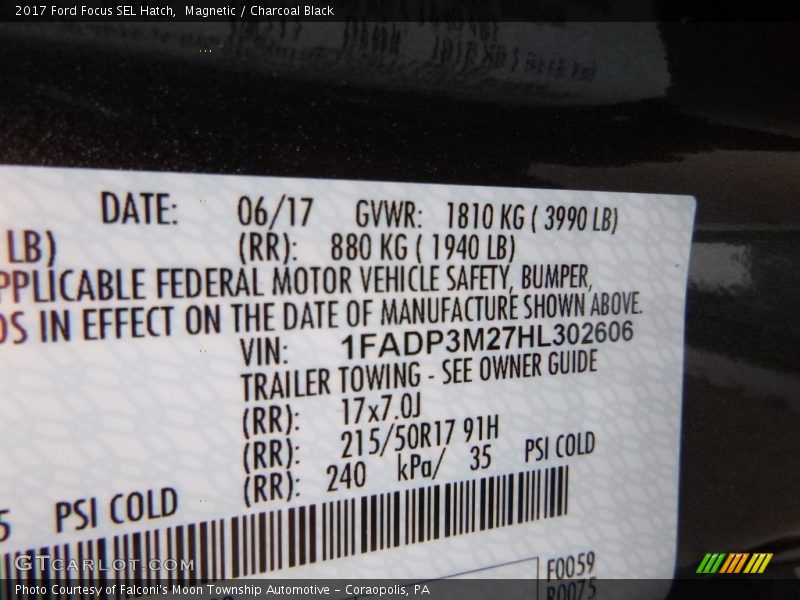 Magnetic / Charcoal Black 2017 Ford Focus SEL Hatch